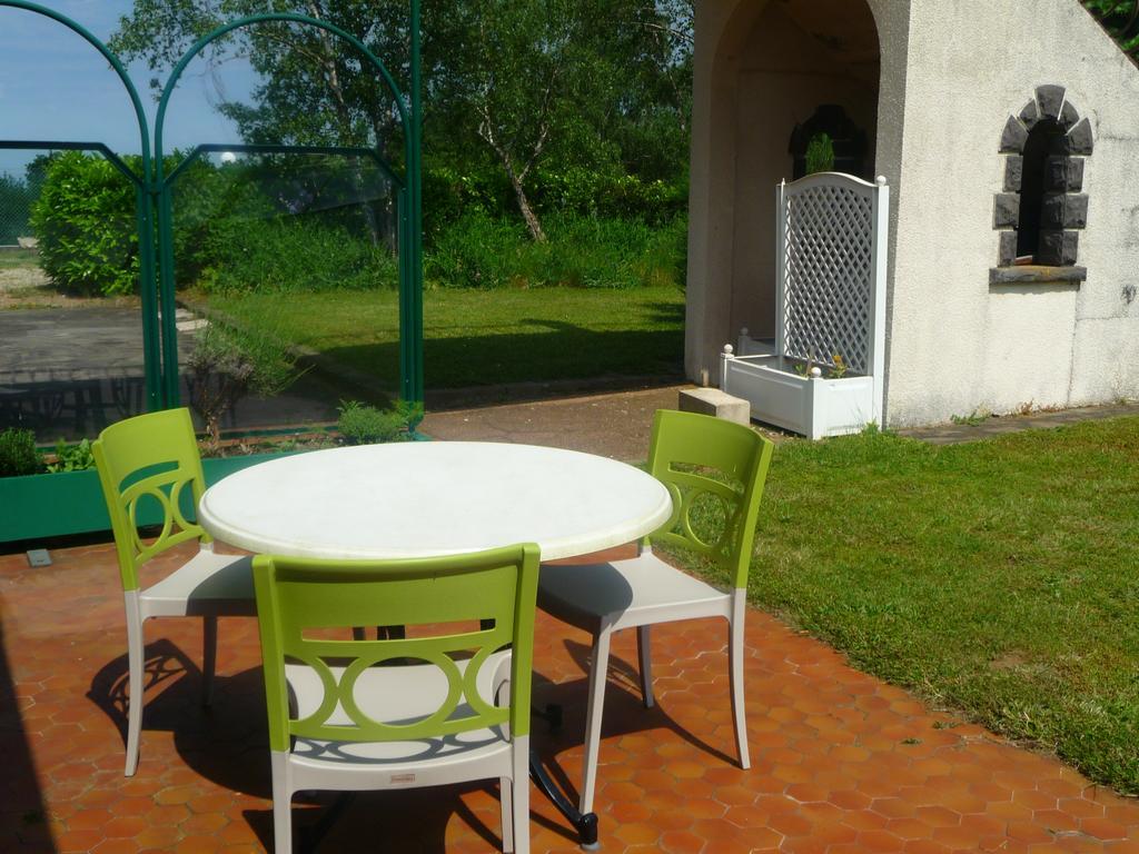 Hotel Logis La Rose Des Vents Volvic Exteriér fotografie