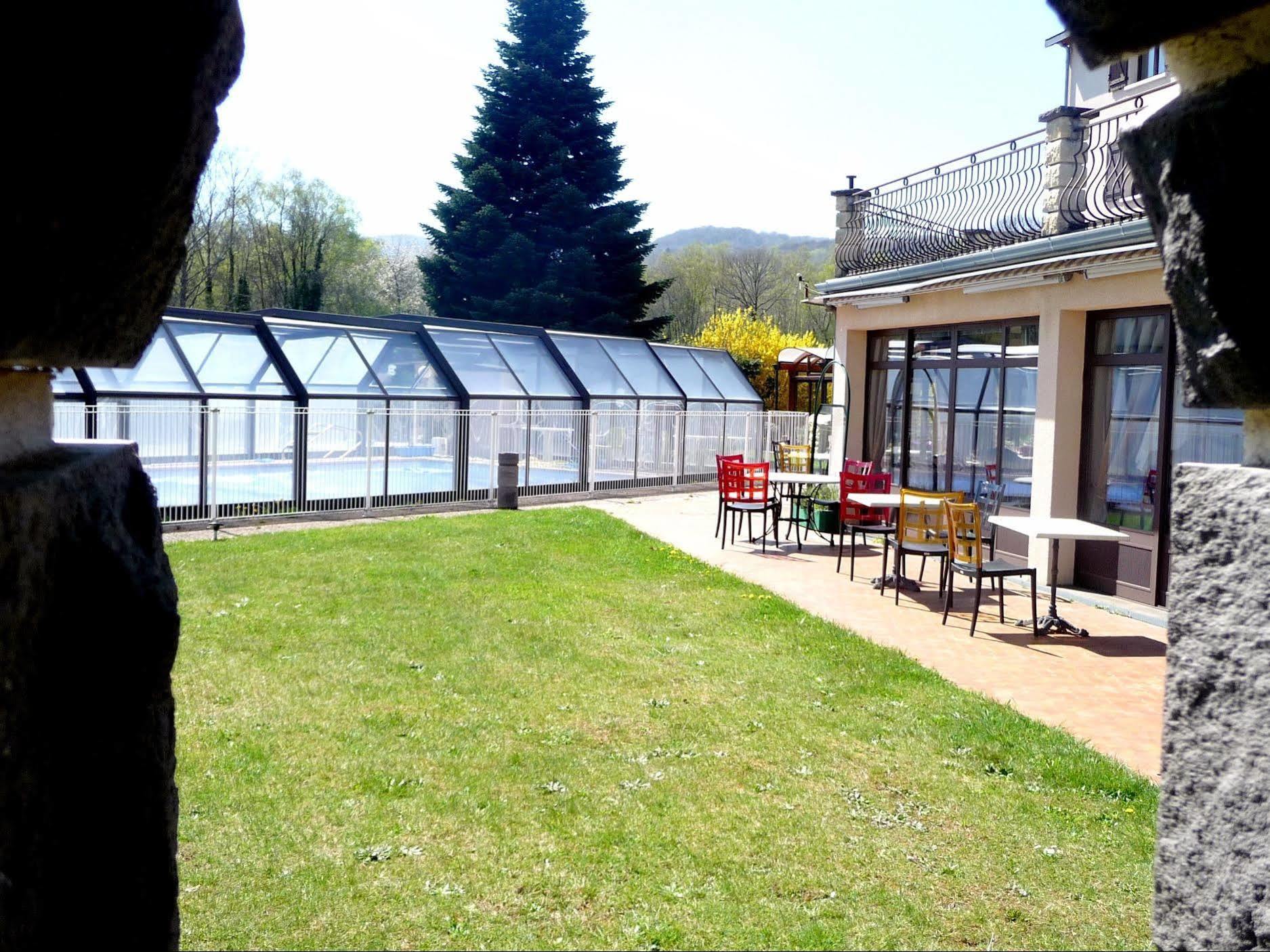 Hotel Logis La Rose Des Vents Volvic Exteriér fotografie