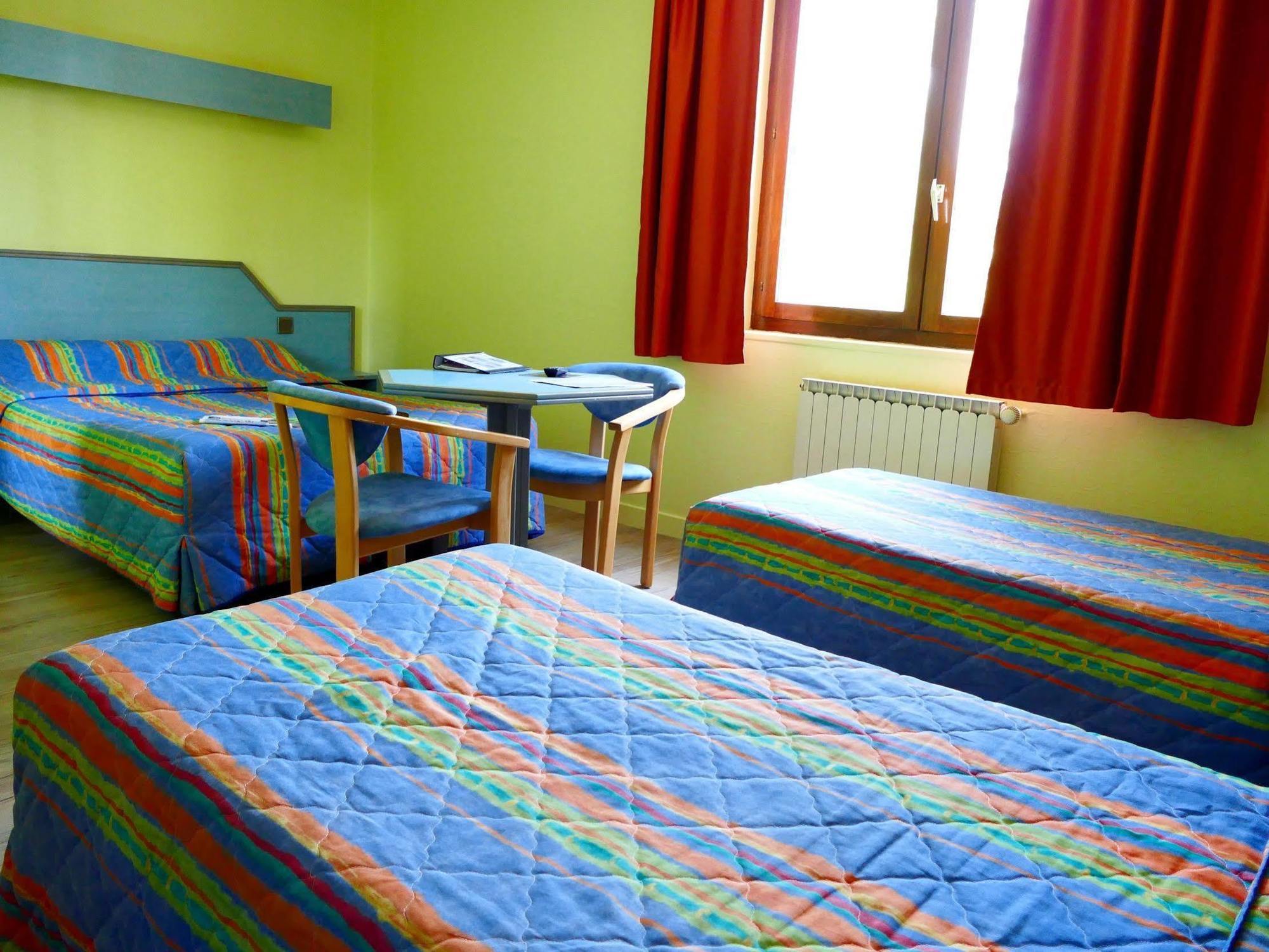 Hotel Logis La Rose Des Vents Volvic Exteriér fotografie