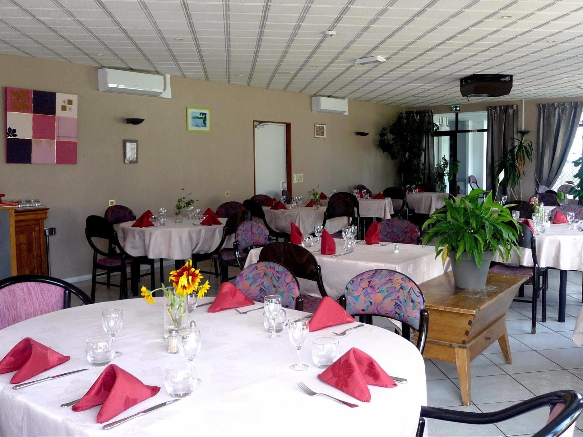 Hotel Logis La Rose Des Vents Volvic Exteriér fotografie
